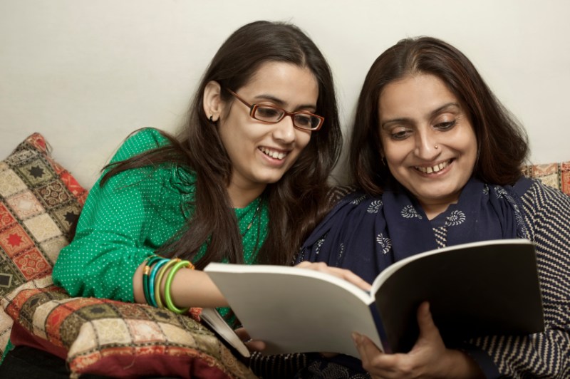 iStock_000011182983Small2 girls reading